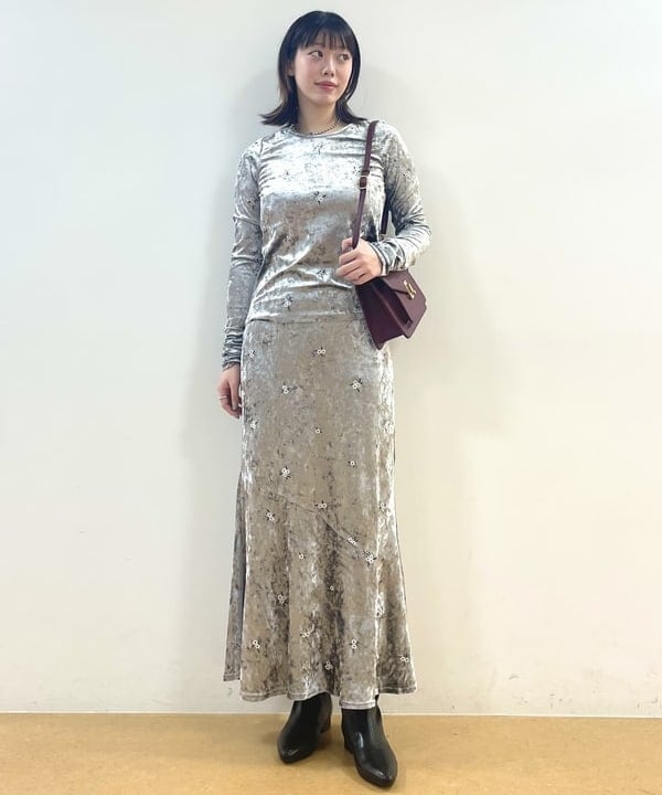 BEAMS HEARTのベロア 刺繍 マーメイドスカートを使ったコーディネートを紹介します。｜Rakuten Fashion(楽天ファッション／旧楽天ブランドアベニュー)6271279