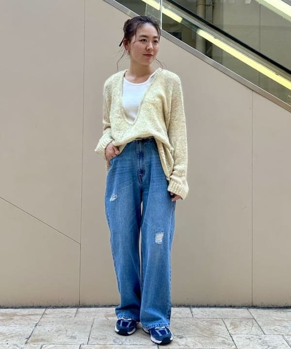 BEAMS HEARTのシアー Vネック ニットを使ったコーディネートを紹介します。｜Rakuten Fashion(楽天ファッション／旧楽天ブランドアベニュー)6271336