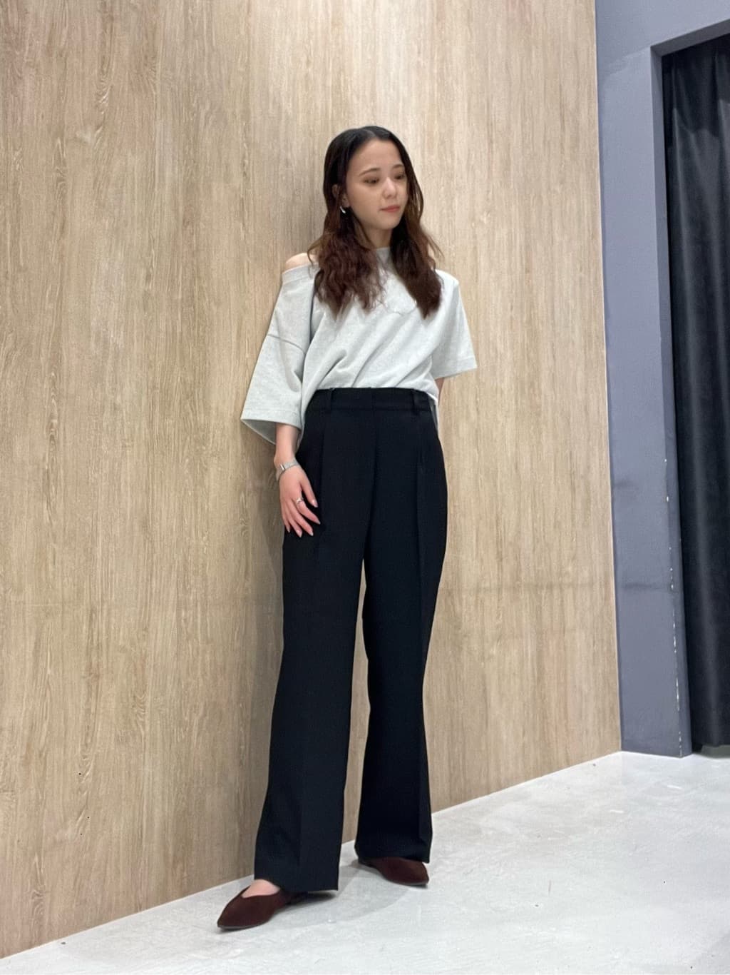 AMERICAN HOLICの2WAYオフショルスウェット半袖プルオーバーを使ったコーディネートを紹介します。｜Rakuten Fashion(楽天ファッション／旧楽天ブランドアベニュー)6273161