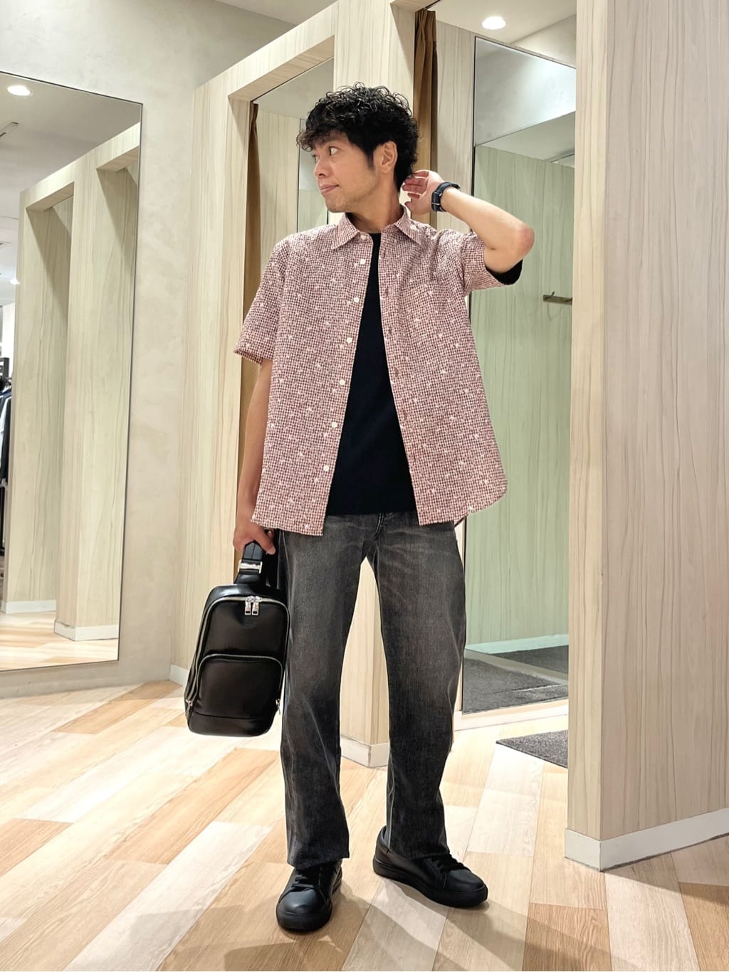 TAKEO KIKUCHIの【無地・チェック・ボタニカル柄】リップル シャツを使ったコーディネートを紹介します。｜Rakuten Fashion(楽天ファッション／旧楽天ブランドアベニュー)6276617