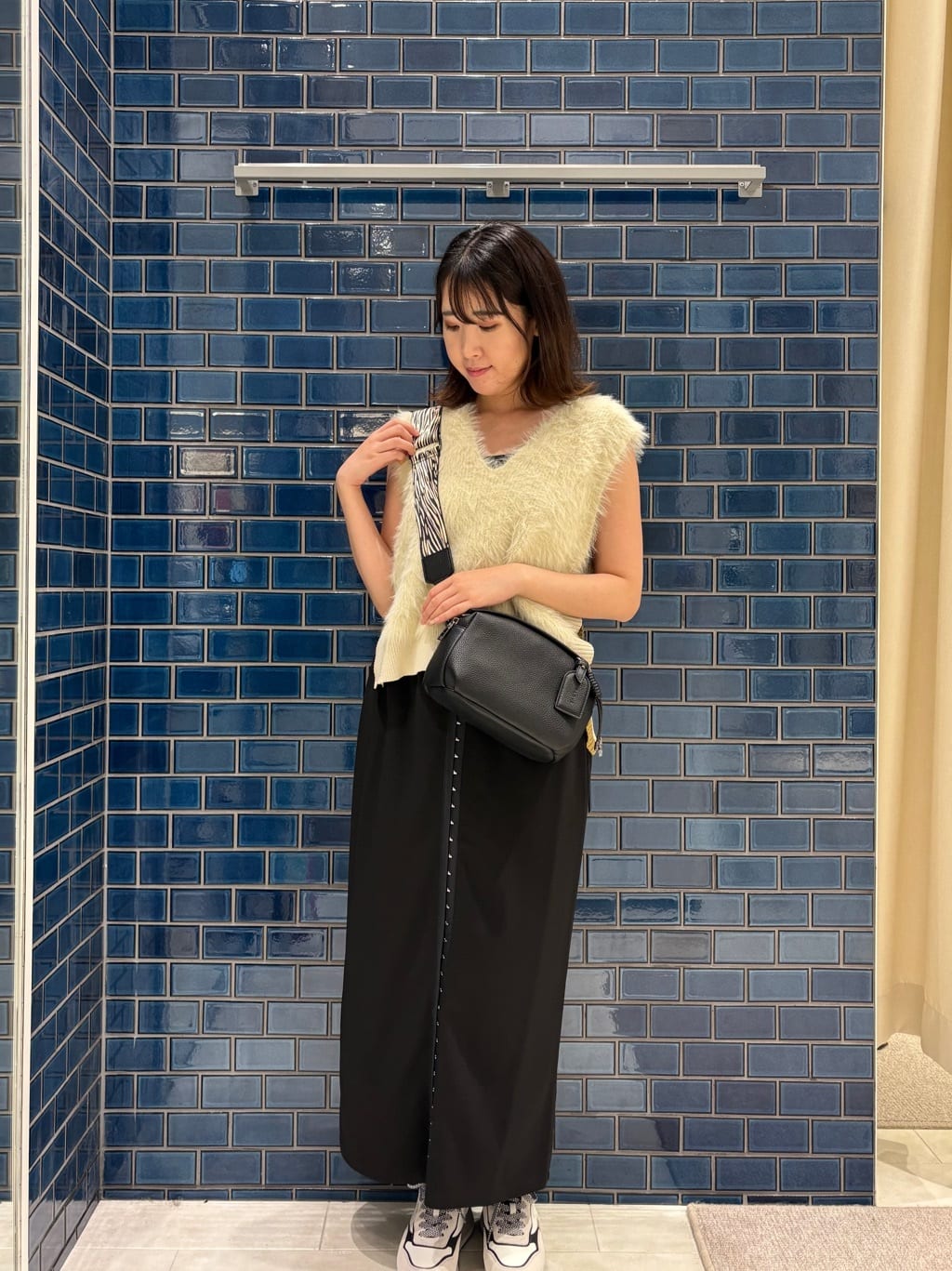 LASUDのシャギードッキングバイカラーニットベストを使ったコーディネートを紹介します。｜Rakuten Fashion(楽天ファッション／旧楽天ブランドアベニュー)6277768