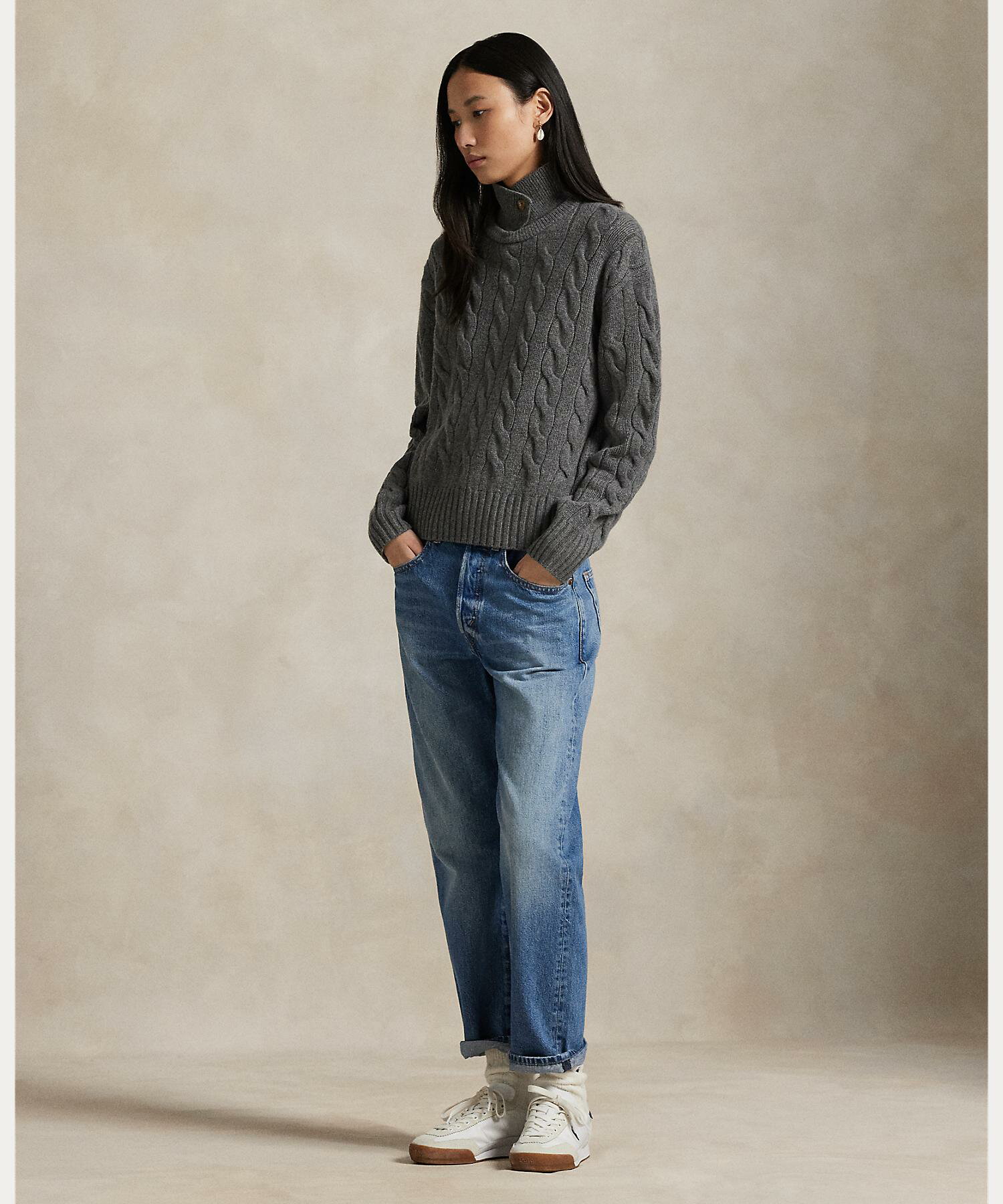RALPH LAURENのケーブルニット ウールカシミヤ ポロ セーターを使ったコーディネートを紹介します。｜Rakuten Fashion(楽天ファッション／旧楽天ブランドアベニュー)6280446