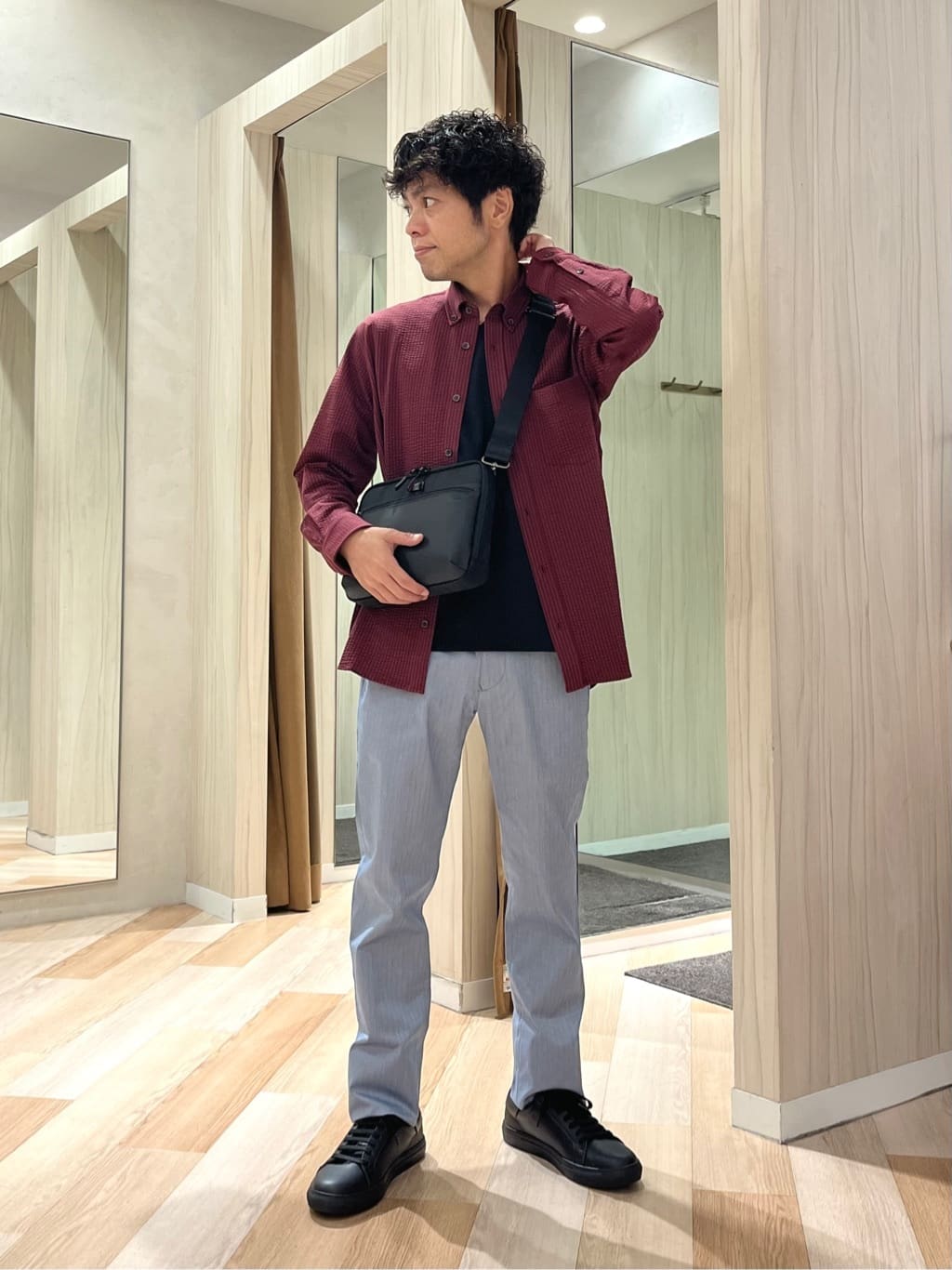 TAKEO KIKUCHIのテーラードジャージ Vネックを使ったコーディネートを紹介します。｜Rakuten Fashion(楽天ファッション／旧楽天ブランドアベニュー)6288338