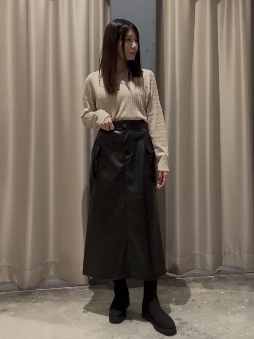 AMERICAN HOLICのWポケットフェイクレザースカートを使ったコーディネートを紹介します。｜Rakuten Fashion(楽天ファッション／旧楽天ブランドアベニュー)6289453