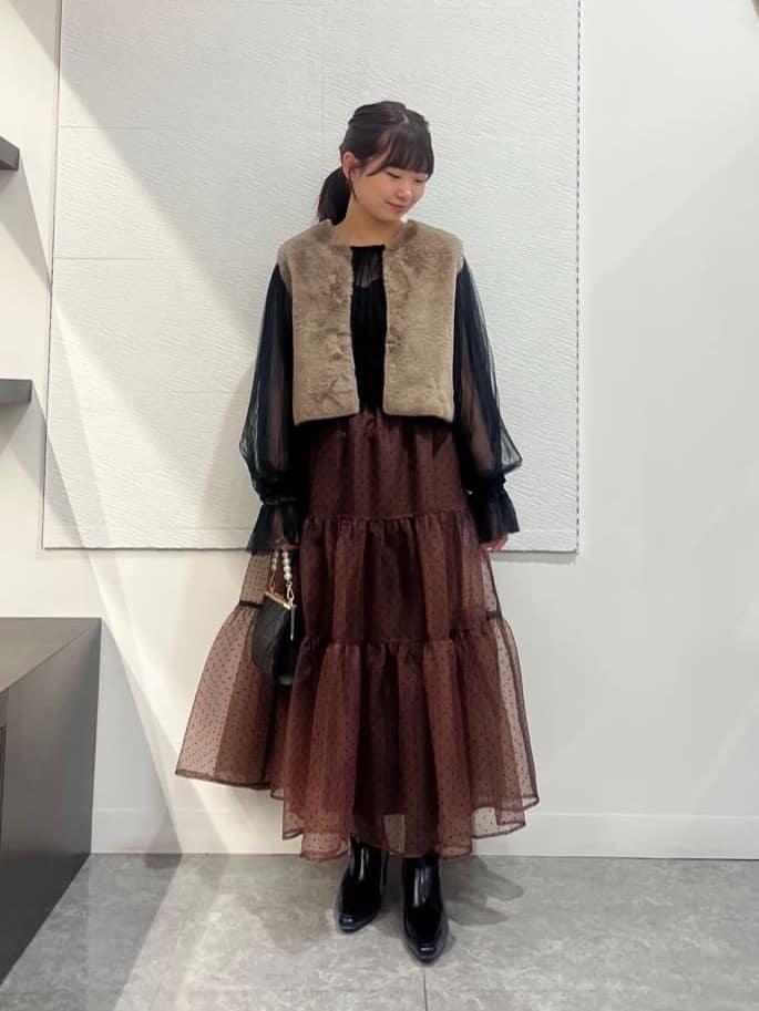 Vinのチュールプリーツブラウスを使ったコーディネートを紹介します。｜Rakuten Fashion(楽天ファッション／旧楽天ブランドアベニュー)6291211