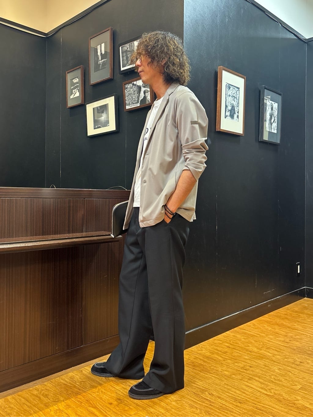 TAKEO KIKUCHIのリラックス カーディガン ジャケットを使ったコーディネートを紹介します。｜Rakuten Fashion(楽天ファッション／旧楽天ブランドアベニュー)6293733