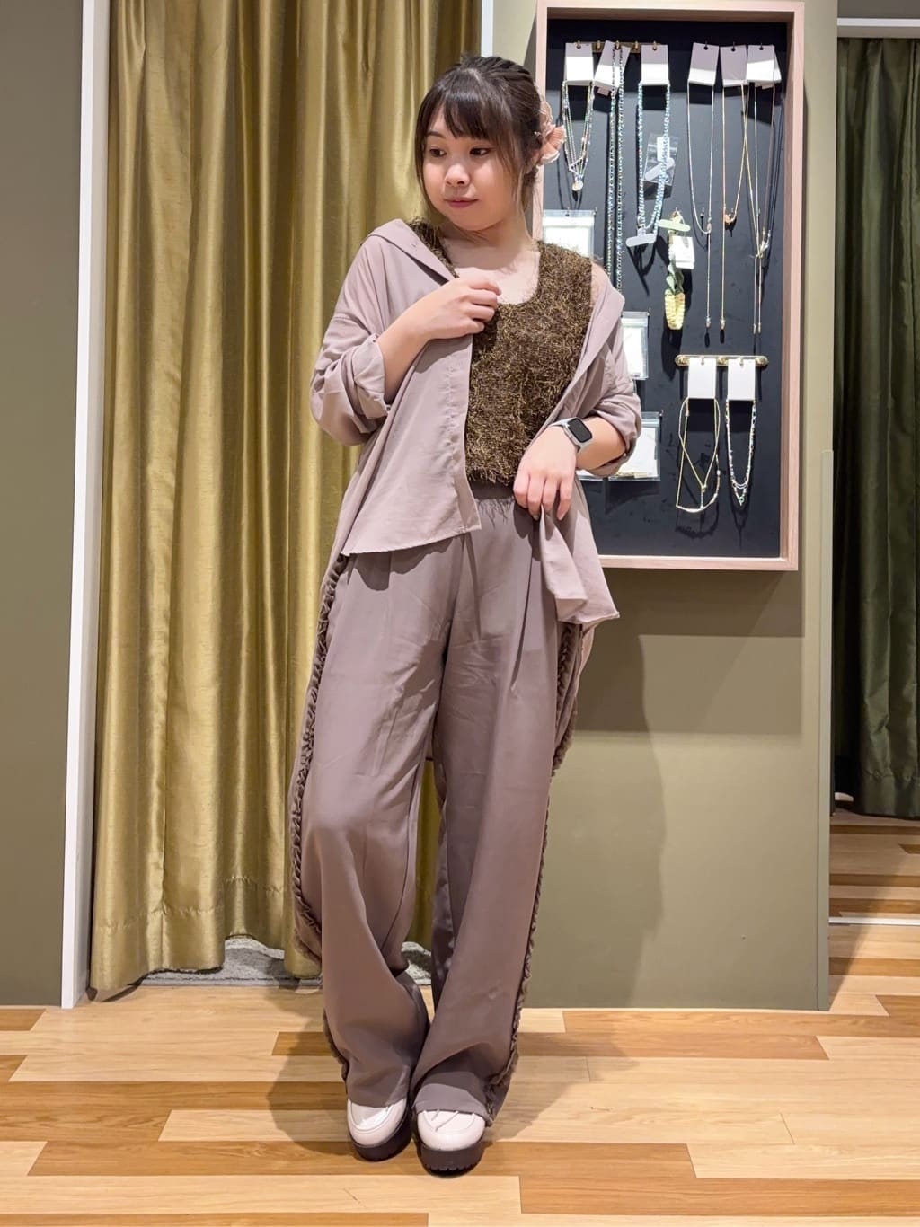 AMERICAN HOLICのフェザーヤーンショートベストを使ったコーディネートを紹介します。｜Rakuten Fashion(楽天ファッション／旧楽天ブランドアベニュー)6295503