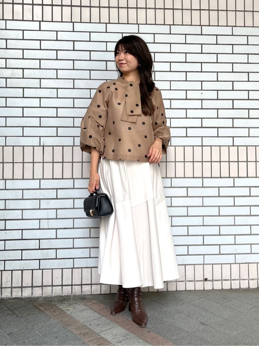 Vinのスエード×ヴィーガンレザーランダム切り替えフレアスカートを使ったコーディネートを紹介します。｜Rakuten Fashion(楽天ファッション／旧楽天ブランドアベニュー)6296382