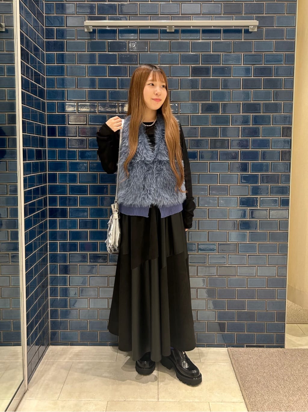 LASUDのクルーネックシアーPOを使ったコーディネートを紹介します。｜Rakuten Fashion(楽天ファッション／旧楽天ブランドアベニュー)6297656