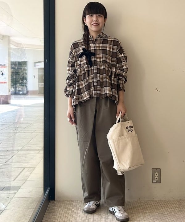 BEAMS HEARTのスマイル 刺繍 ロゴ バッグを使ったコーディネートを紹介します。｜Rakuten Fashion(楽天ファッション／旧楽天ブランドアベニュー)6298787
