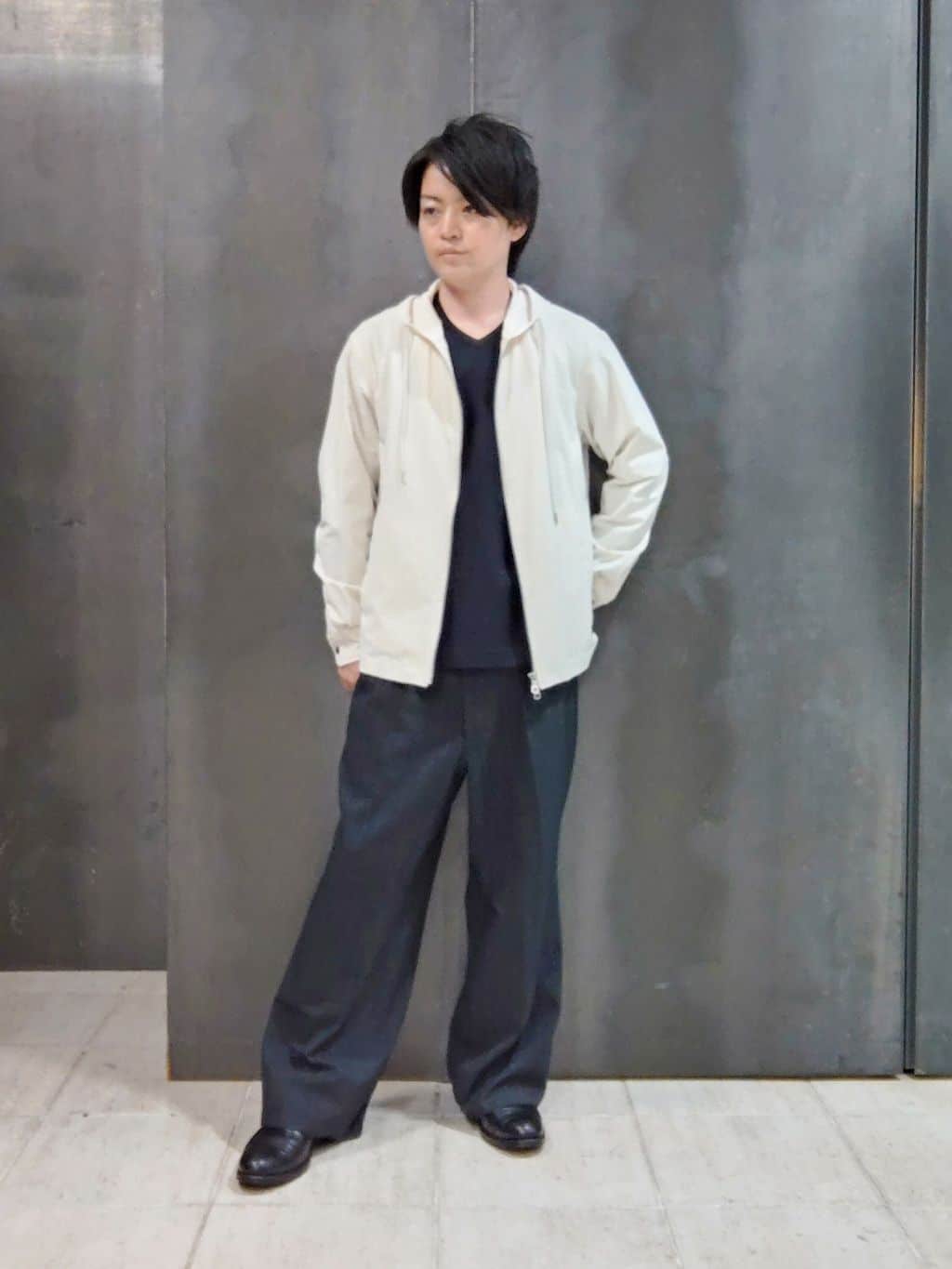 TAKEO KIKUCHIの【3D ナイロン ストレッチ】ジップアップ フードブルゾンを使ったコーディネートを紹介します。｜Rakuten Fashion(楽天ファッション／旧楽天ブランドアベニュー)6300234