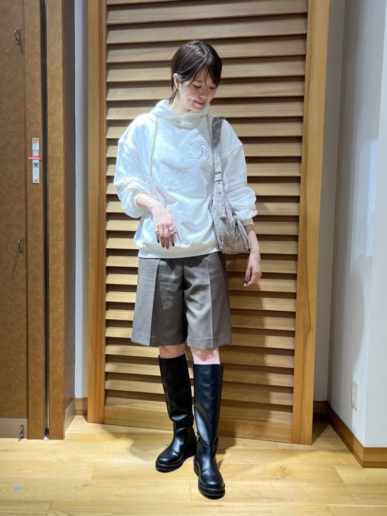 LASUDのヴィンテージライクハーフムーンバッグを使ったコーディネートを紹介します。｜Rakuten Fashion(楽天ファッション／旧楽天ブランドアベニュー)6300668