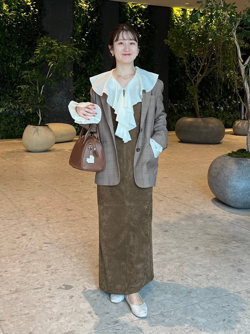 mysty womanのラッフルフリルブラウスを使ったコーディネートを紹介します。｜Rakuten Fashion(楽天ファッション／旧楽天ブランドアベニュー)6301025