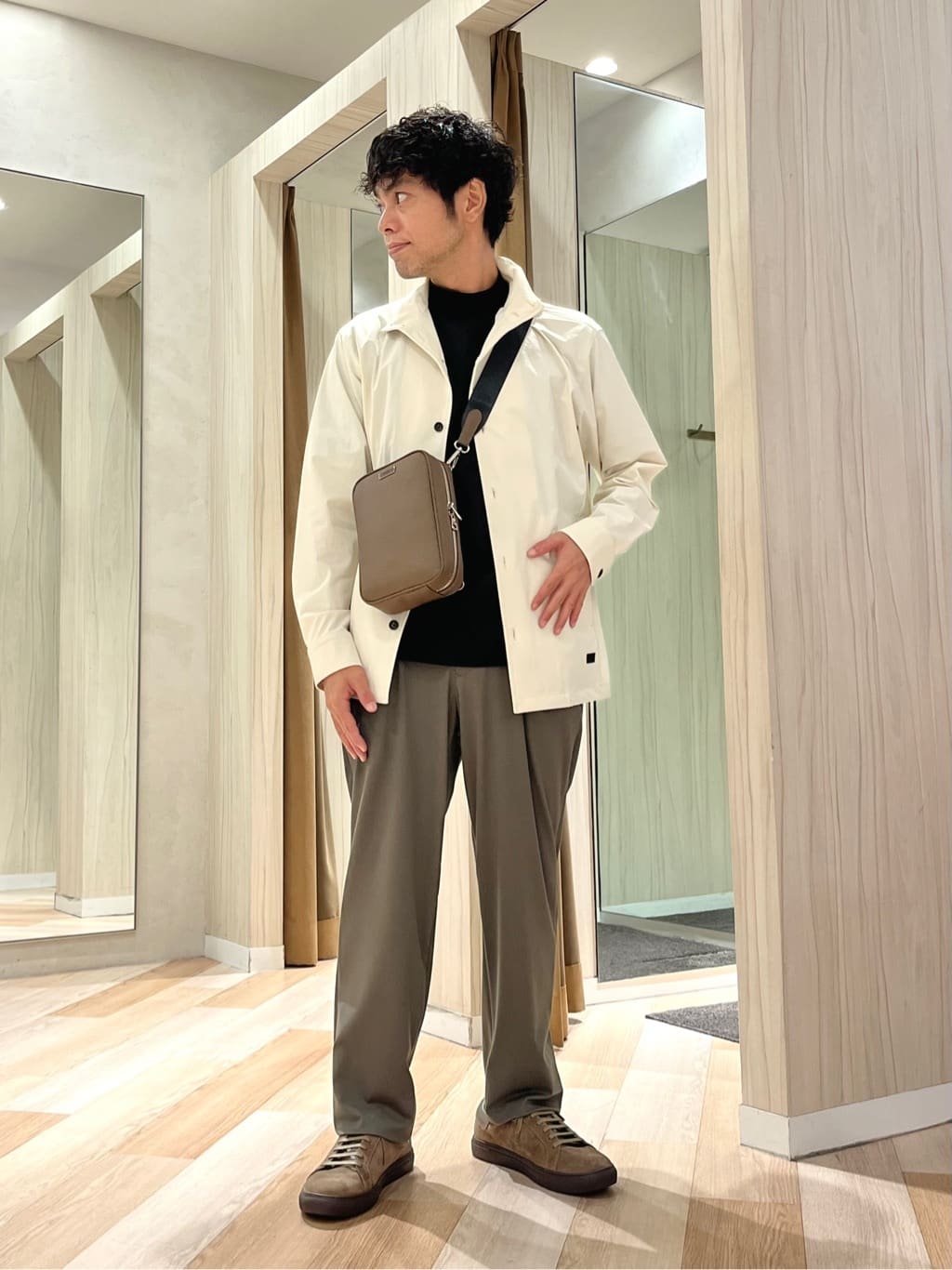 TAKEO KIKUCHIの【3D ナイロン ストレッチ】スタンドカラー シャツブルゾンを使ったコーディネートを紹介します。｜Rakuten Fashion(楽天ファッション／旧楽天ブランドアベニュー)6301165