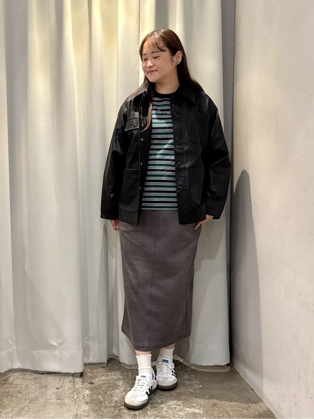 AMERICAN HOLICのフェイクレザーダンボールスカートを使ったコーディネートを紹介します。｜Rakuten Fashion(楽天ファッション／旧楽天ブランドアベニュー)6301582