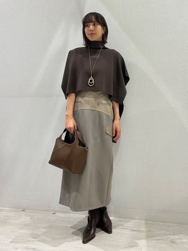 Vinのヴィーガンレザー切り替えナロースカートを使ったコーディネートを紹介します。｜Rakuten Fashion(楽天ファッション／旧楽天ブランドアベニュー)6302330