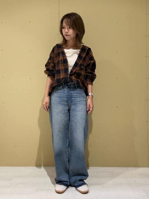 AMERICAN HOLICのリメイクデザインデニムを使ったコーディネートを紹介します。｜Rakuten Fashion(楽天ファッション／旧楽天ブランドアベニュー)6302408