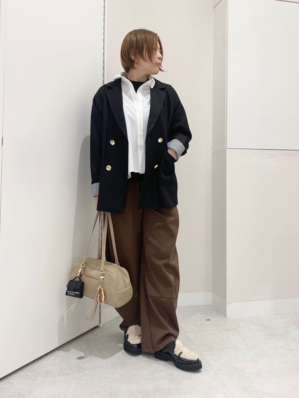 Vinのツイルテーラードジャケットを使ったコーディネートを紹介します。｜Rakuten Fashion(楽天ファッション／旧楽天ブランドアベニュー)6302699