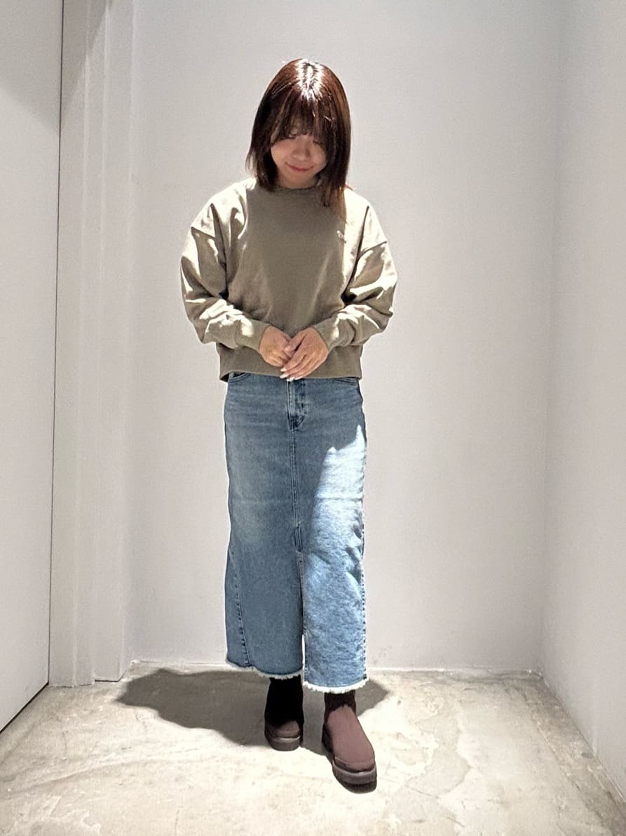 AMERICAN HOLICのデニムタイトスカートを使ったコーディネートを紹介します。｜Rakuten Fashion(楽天ファッション／旧楽天ブランドアベニュー)6305018