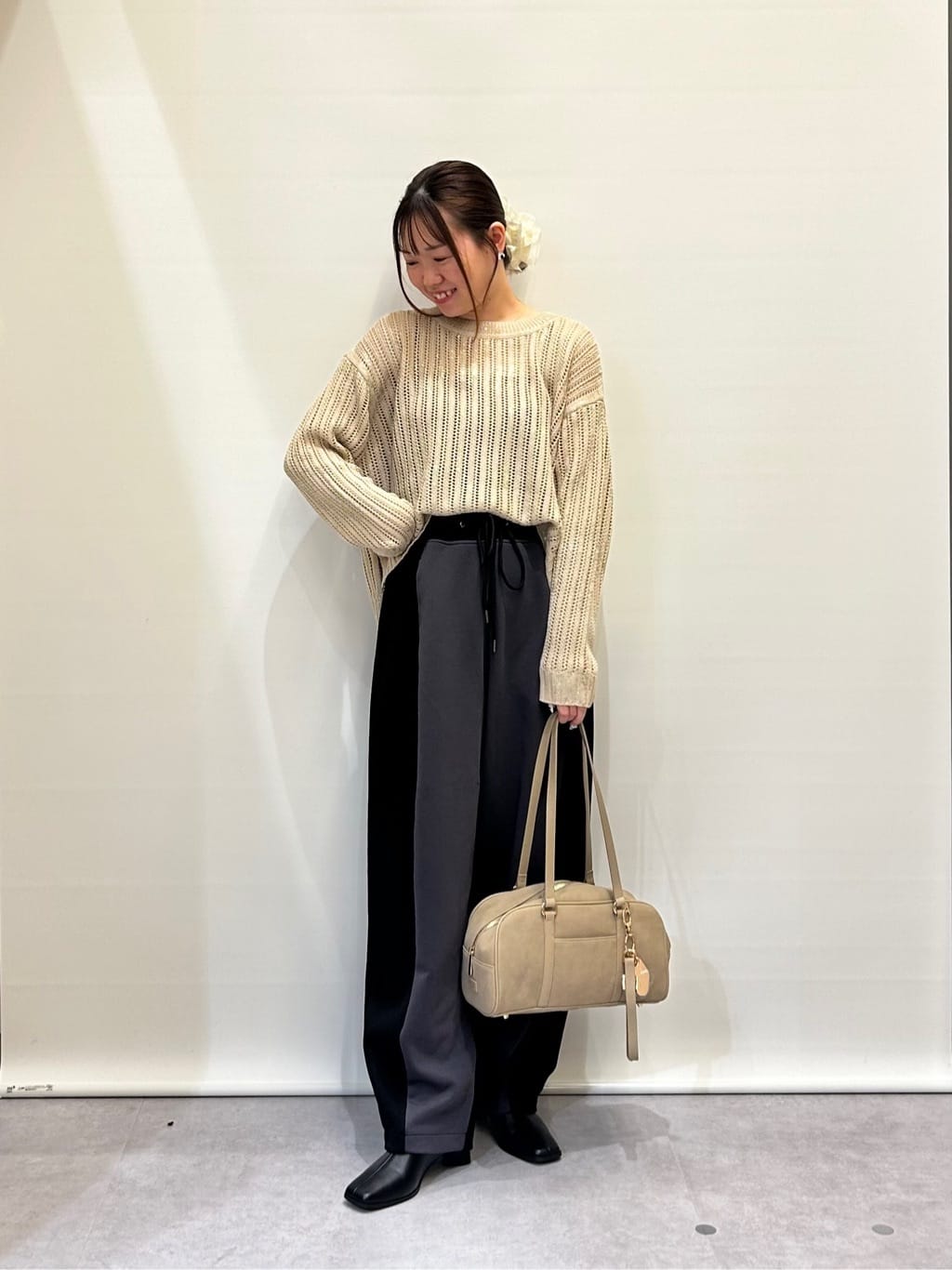 Vinの箔プリントメッシュニットを使ったコーディネートを紹介します。｜Rakuten Fashion(楽天ファッション／旧楽天ブランドアベニュー)6305301