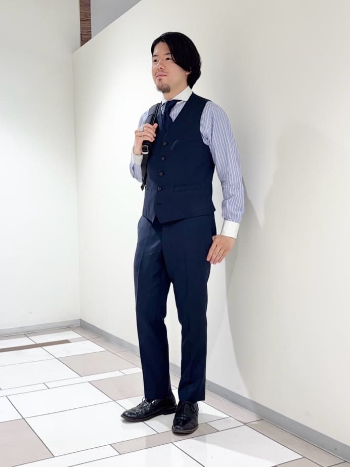 TAKEO KIKUCHIの【3ピース対応】シャイニーシャークピンヘッド ベストを使ったコーディネートを紹介します。｜Rakuten Fashion(楽天ファッション／旧楽天ブランドアベニュー)6309306