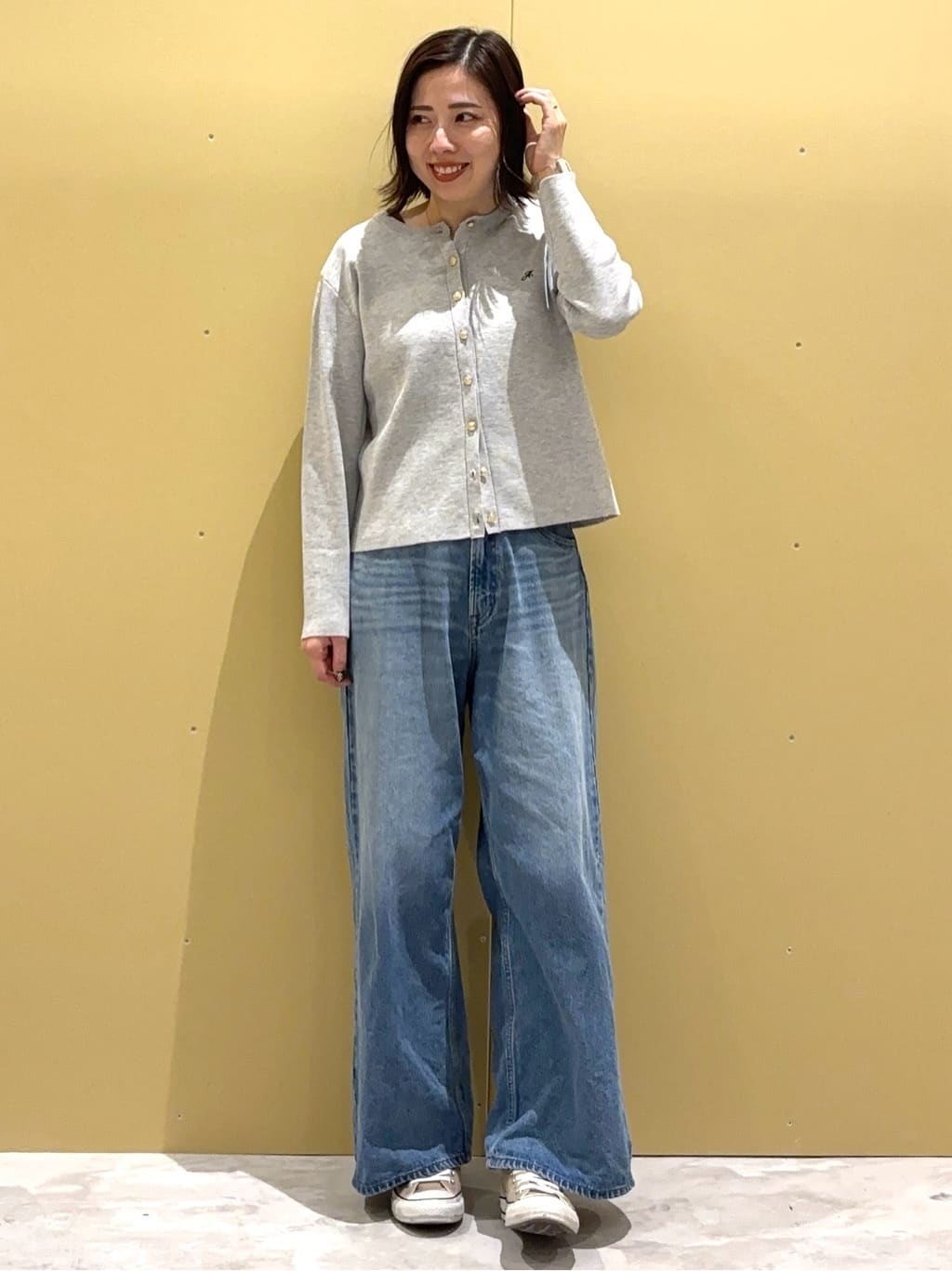 AMERICAN HOLICのワンポイントロゴクルーカーディガンを使ったコーディネートを紹介します。｜Rakuten Fashion(楽天ファッション／旧楽天ブランドアベニュー)6309971