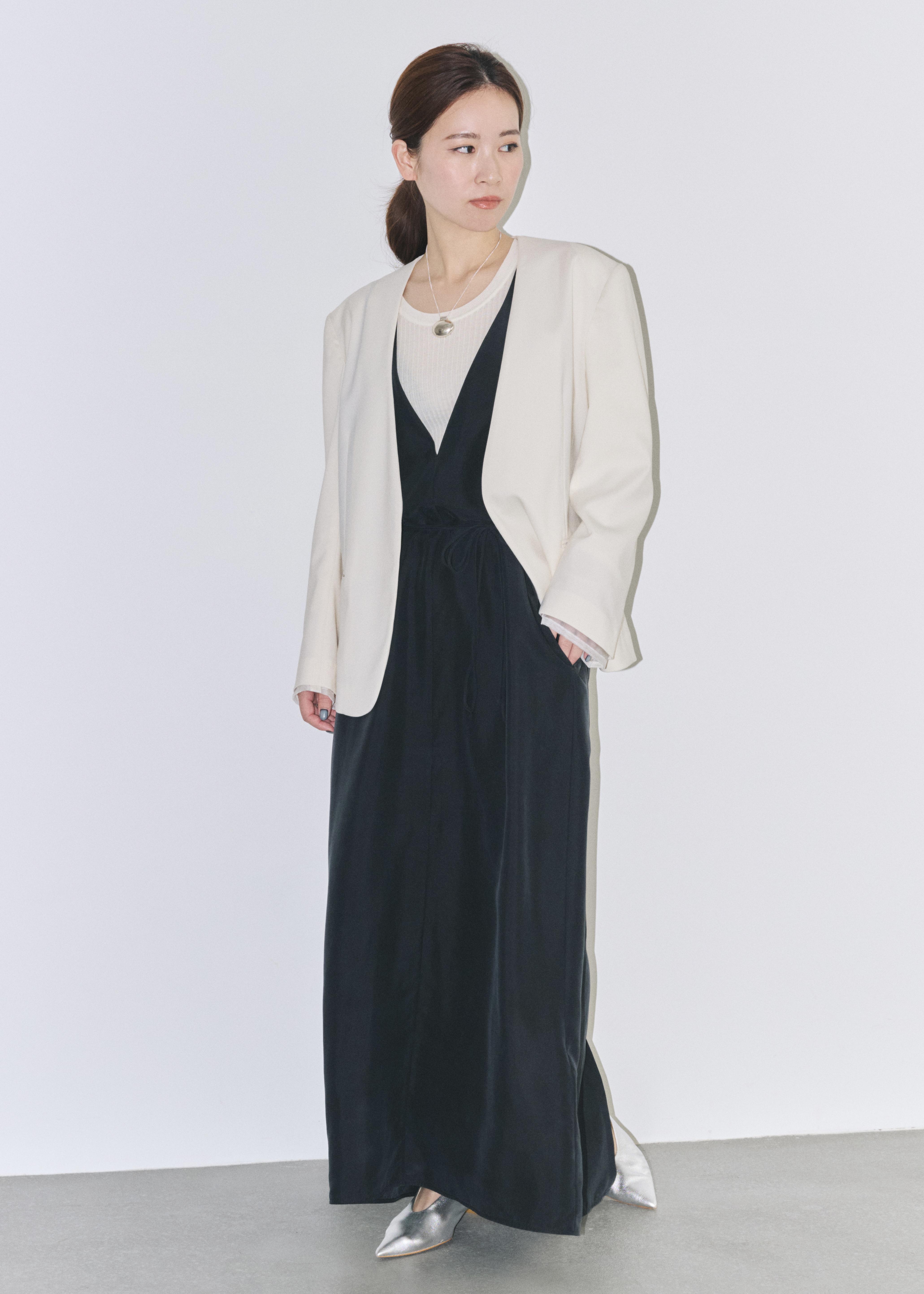 ROPE'の[25AW]GENTLE SILK ジャンパースカート【セットアップ対応・洗える】を使ったコーディネートを紹介します。｜Rakuten Fashion(楽天ファッション／旧楽天ブランドアベニュー)6338694