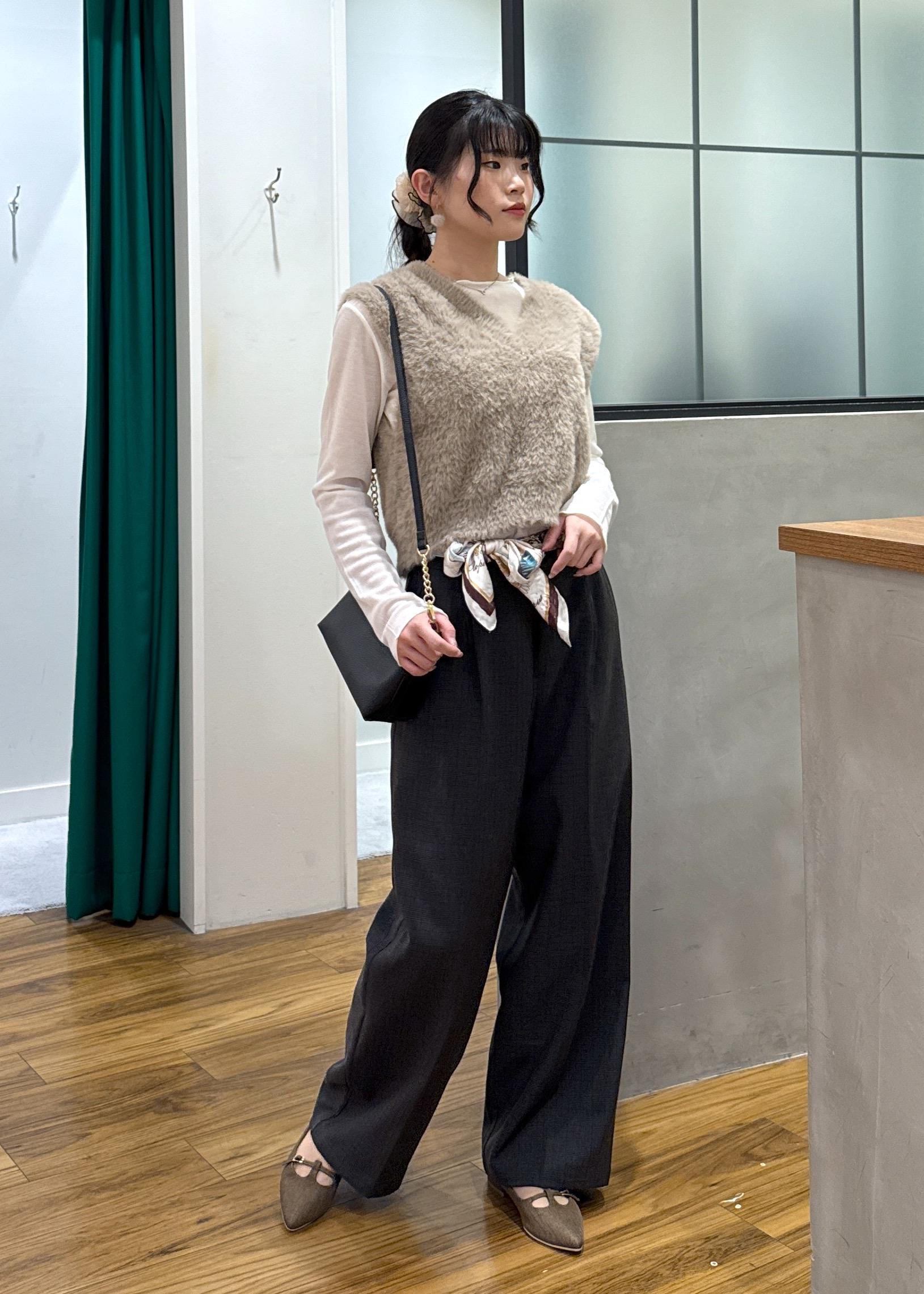 ROPE' PICNICのショートフェザーニットベストを使ったコーディネートを紹介します。｜Rakuten Fashion(楽天ファッション／旧楽天ブランドアベニュー)6339401