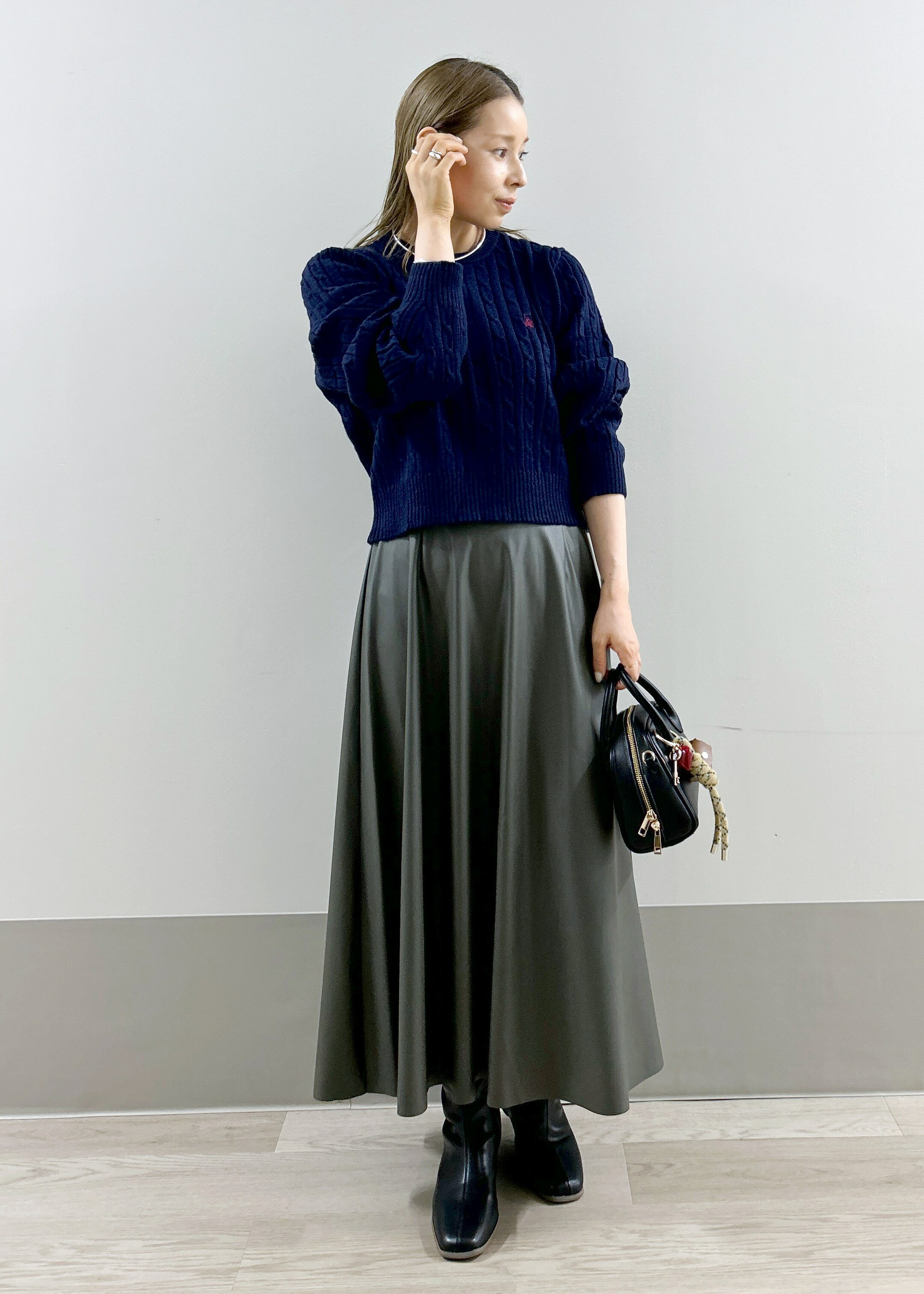 ROPE' PICNICのシンセティックレザーフレアロングスカートを使ったコーディネートを紹介します。｜Rakuten Fashion(楽天ファッション／旧楽天ブランドアベニュー)6339521