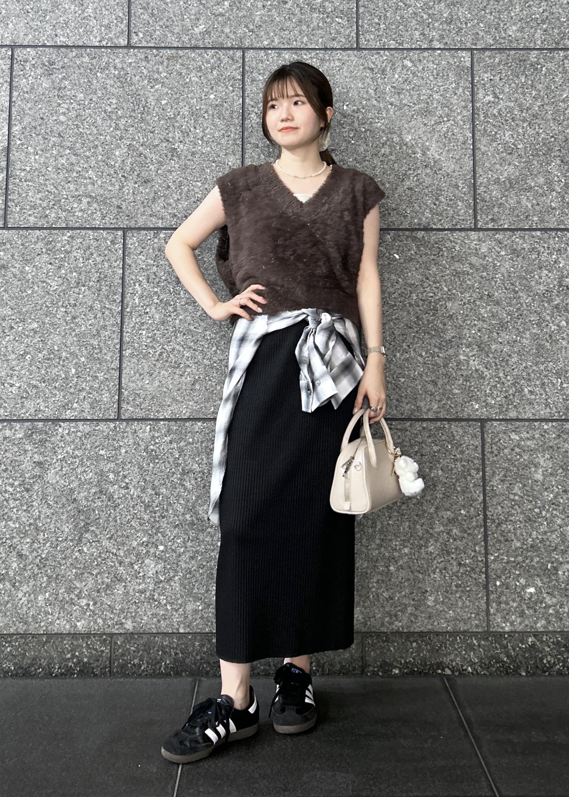 ROPE' PICNICのショートフェザーニットベストを使ったコーディネートを紹介します。｜Rakuten Fashion(楽天ファッション／旧楽天ブランドアベニュー)6353264