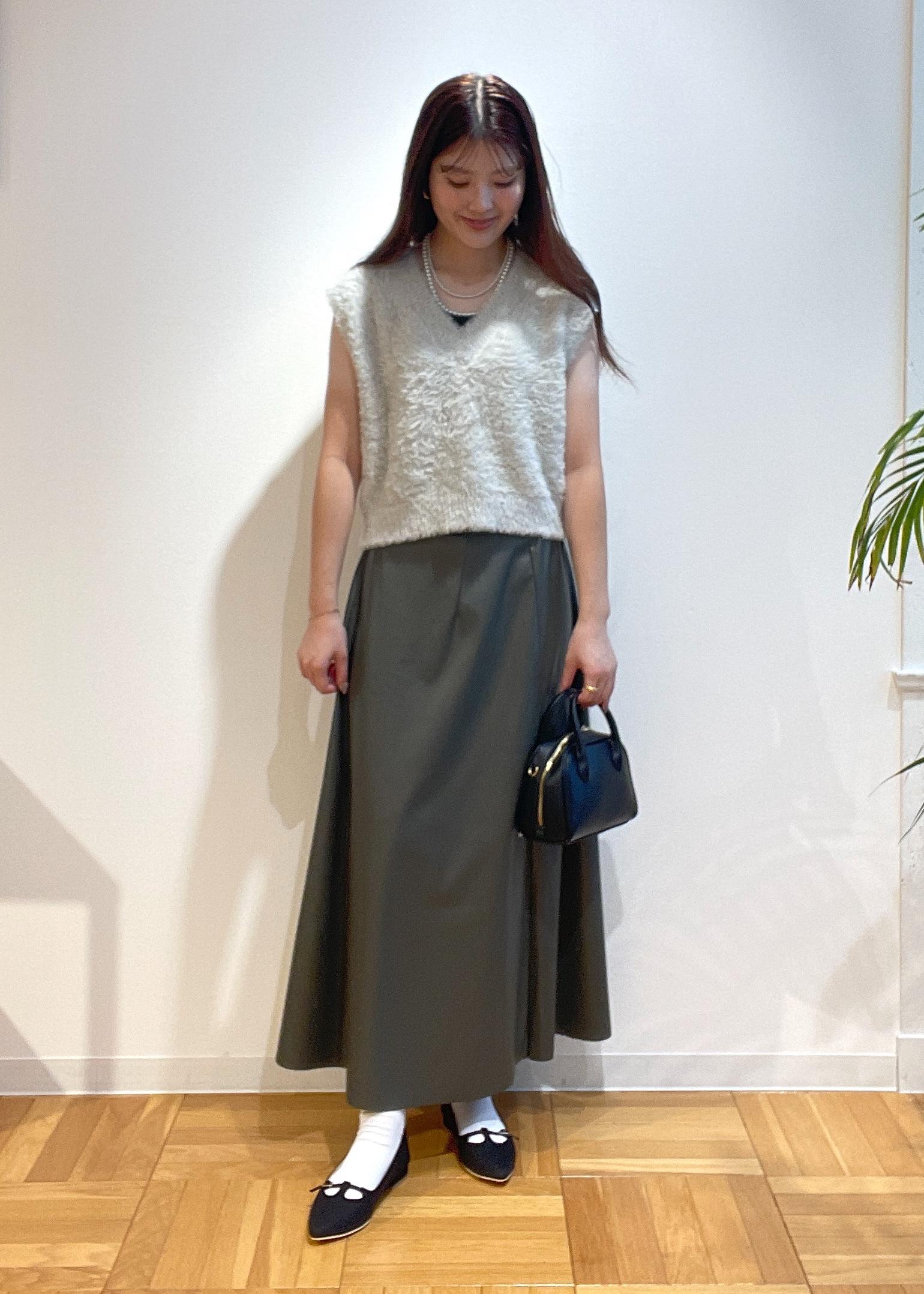 ROPE' PICNICのシンセティックレザーフレアロングスカートを使ったコーディネートを紹介します。｜Rakuten Fashion(楽天ファッション／旧楽天ブランドアベニュー)6353296