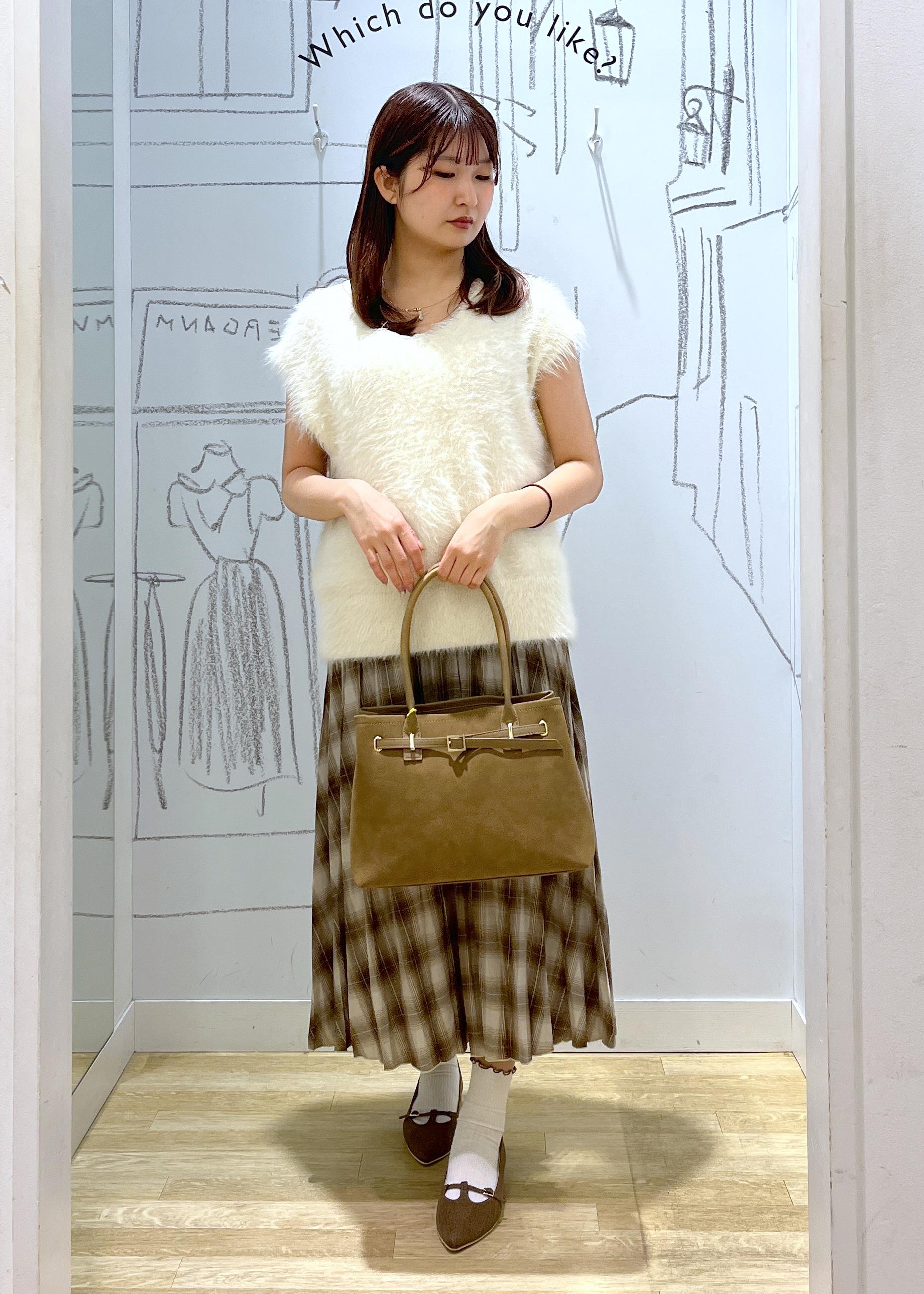 ROPE' PICNICのシャギーニットベストを使ったコーディネートを紹介します。｜Rakuten Fashion(楽天ファッション／旧楽天ブランドアベニュー)6353456