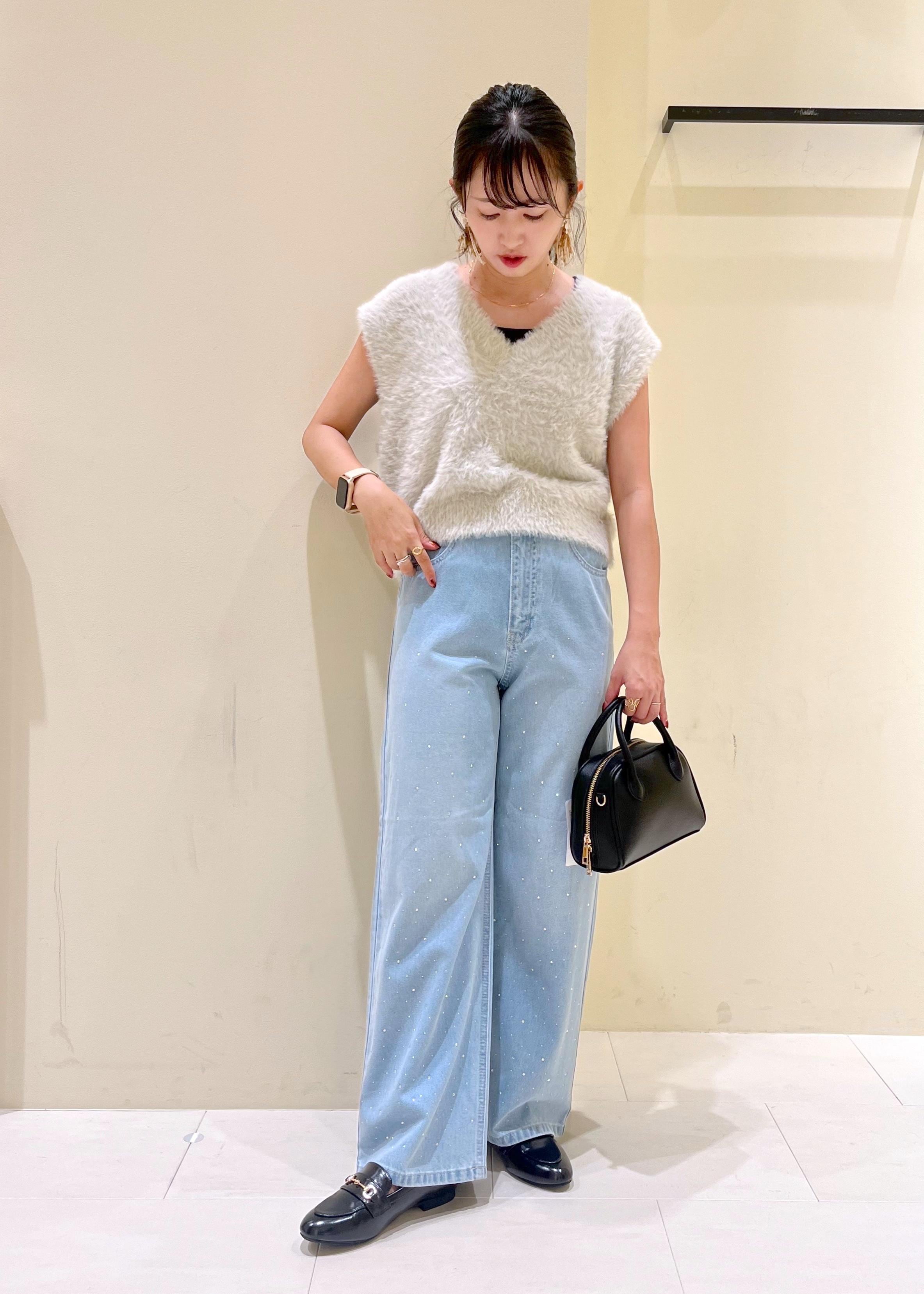 ROPE' PICNICのショートフェザーニットベストを使ったコーディネートを紹介します。｜Rakuten Fashion(楽天ファッション／旧楽天ブランドアベニュー)6353472