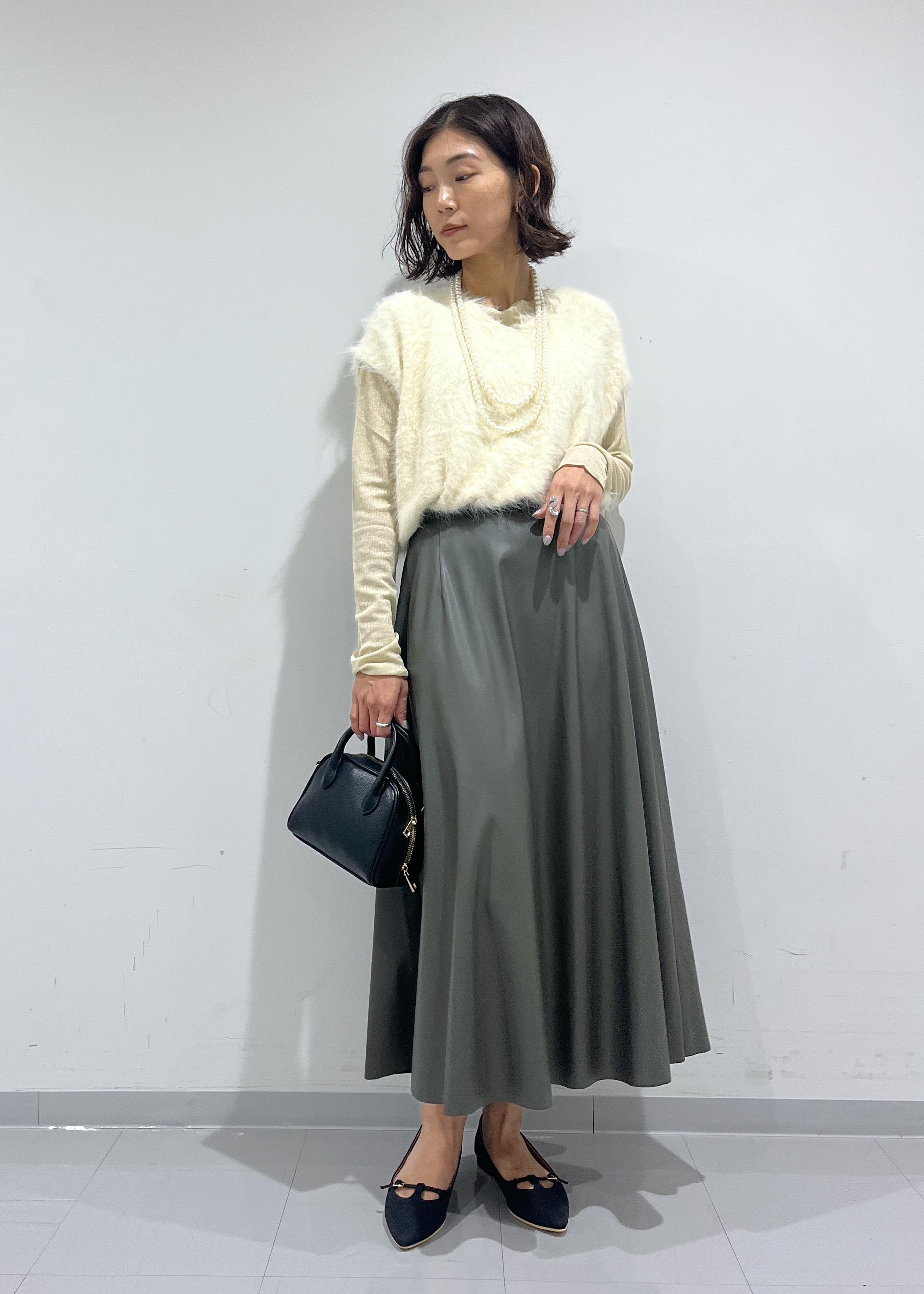 ROPE' PICNICのシンセティックレザーフレアロングスカートを使ったコーディネートを紹介します。｜Rakuten Fashion(楽天ファッション／旧楽天ブランドアベニュー)6353475