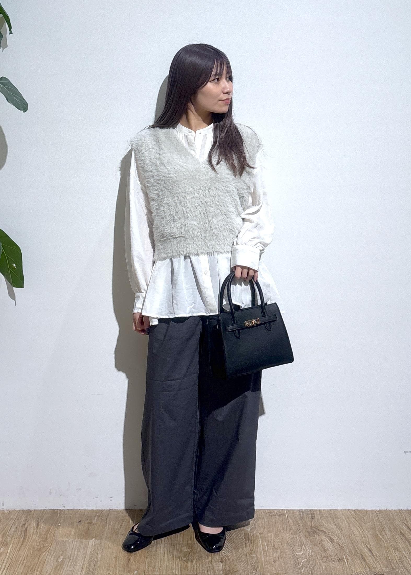 ROPE' PICNICのショートフェザーニットベストを使ったコーディネートを紹介します。｜Rakuten Fashion(楽天ファッション／旧楽天ブランドアベニュー)6402023