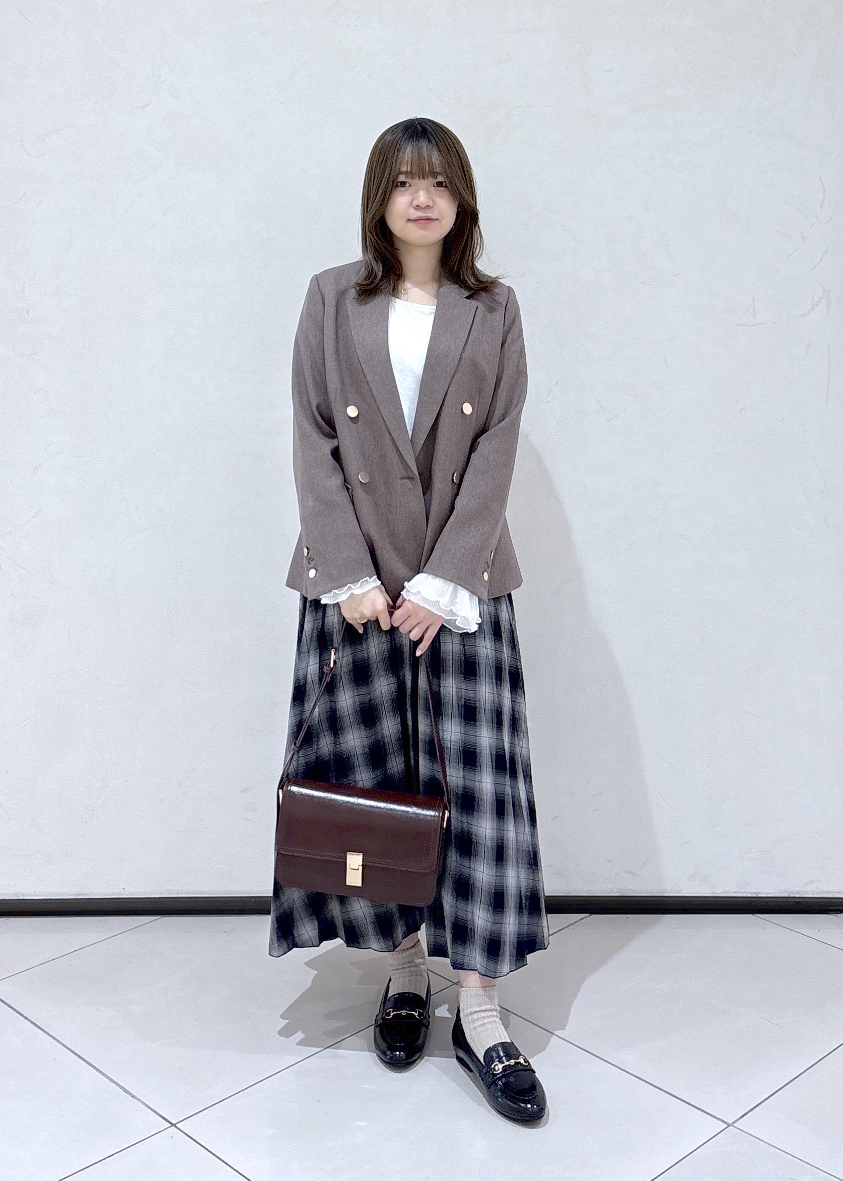 ROPE' PICNICの【低身長・小柄さんサイズ】レディハンサムシリーズ ウールライク金ボタンジャケット(半裏地)を使ったコーディネートを紹介します。｜Rakuten Fashion(楽天ファッション／旧楽天ブランドアベニュー)6402059