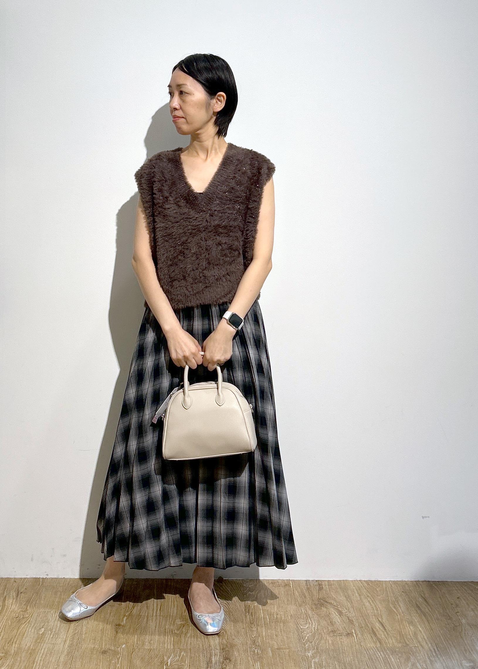 ROPE' PICNICのショートフェザーニットベストを使ったコーディネートを紹介します。｜Rakuten Fashion(楽天ファッション／旧楽天ブランドアベニュー)6402068