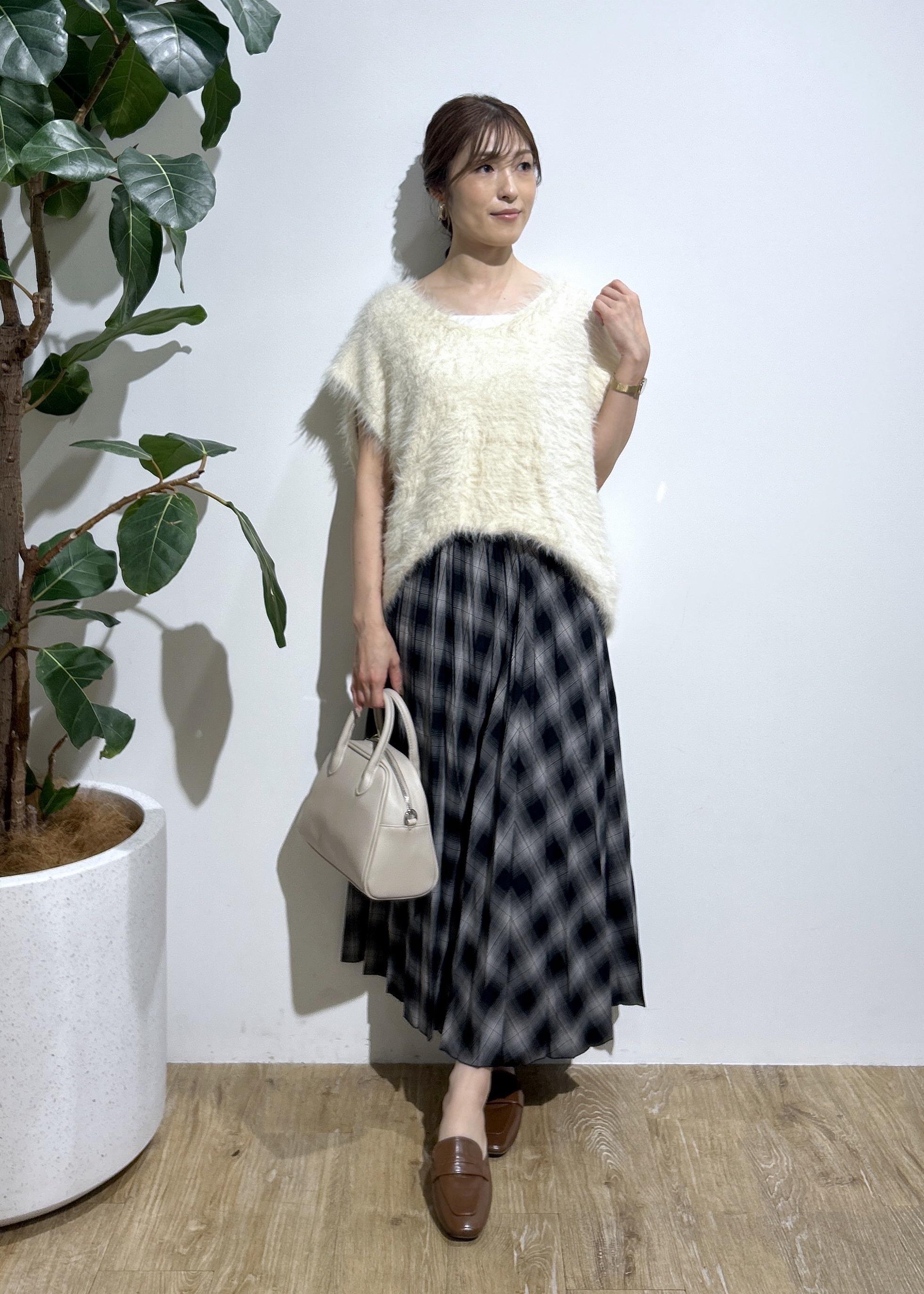 ROPE' PICNICのシャギーニットベストを使ったコーディネートを紹介します。｜Rakuten Fashion(楽天ファッション／旧楽天ブランドアベニュー)6402069