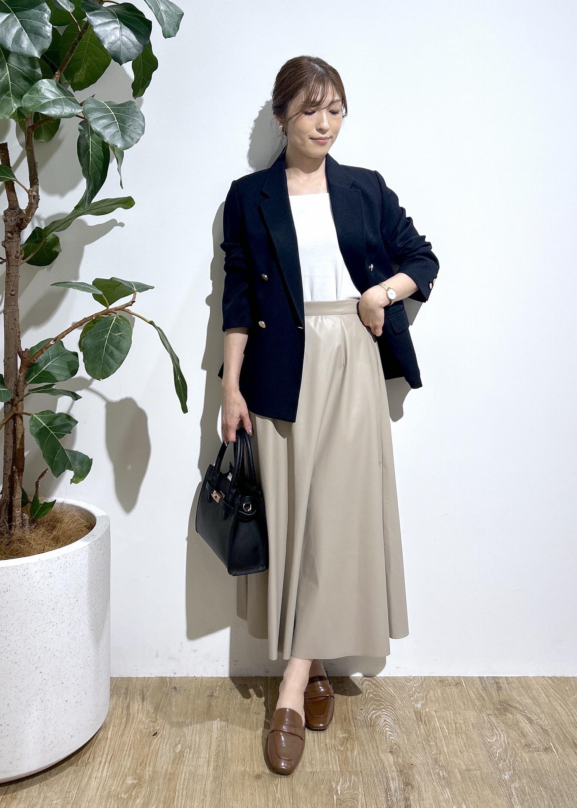 ROPE' PICNICのシンセティックレザーフレアロングスカートを使ったコーディネートを紹介します。｜Rakuten Fashion(楽天ファッション／旧楽天ブランドアベニュー)6402106