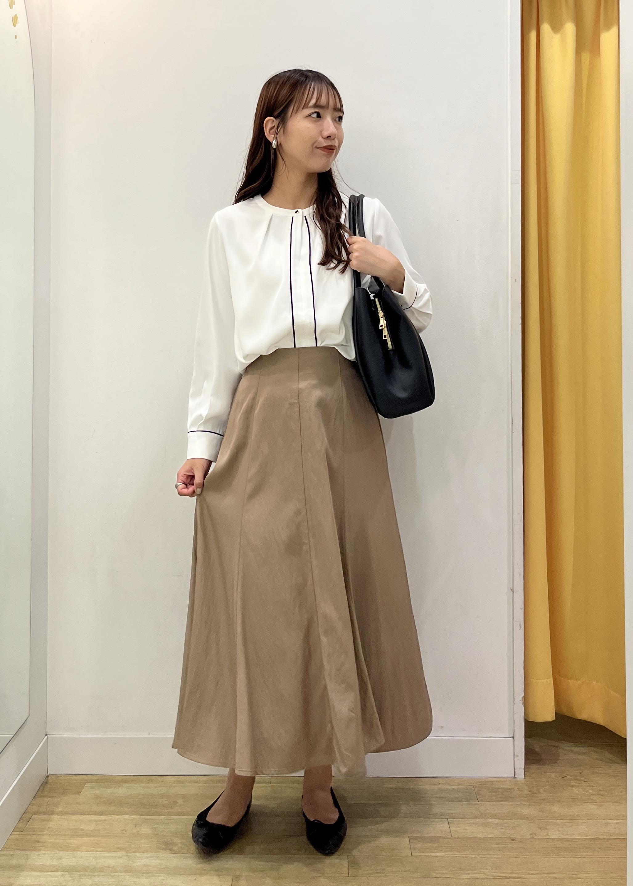 ROPE' PICNICの配色パイピングブラウスを使ったコーディネートを紹介します。｜Rakuten Fashion(楽天ファッション／旧楽天ブランドアベニュー)6402143