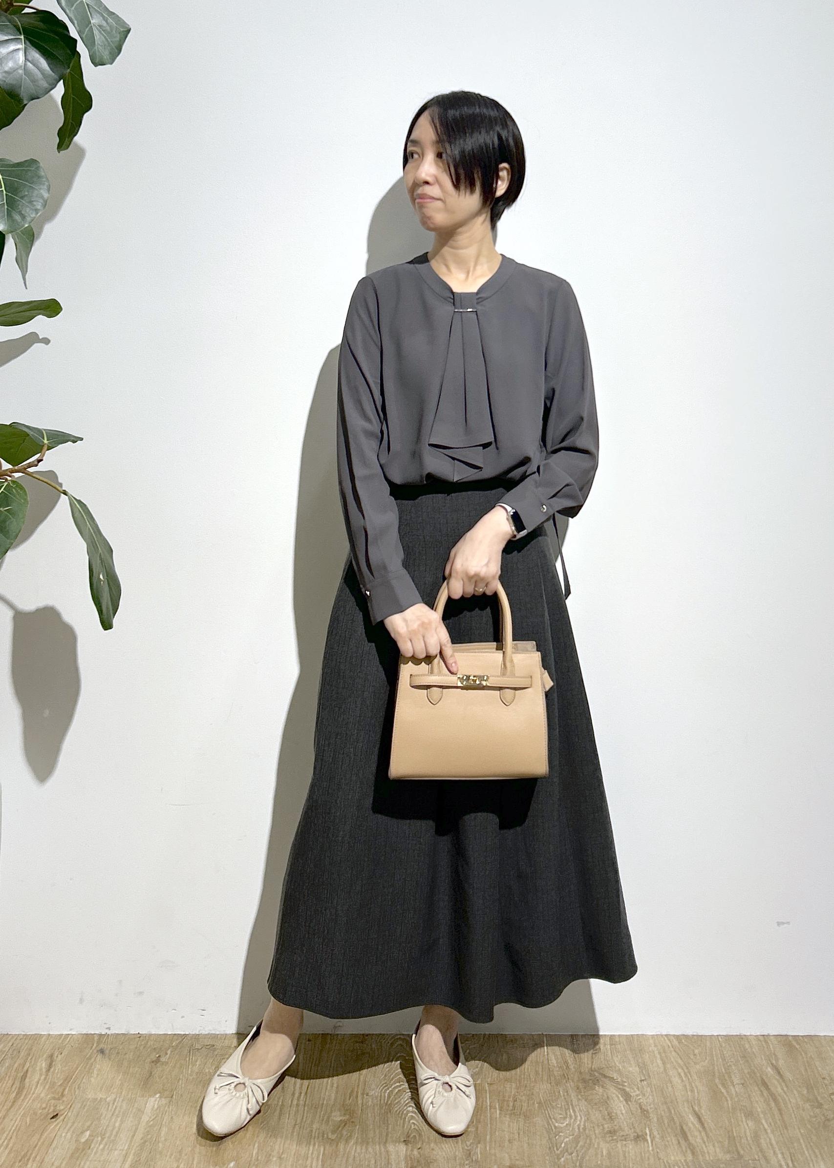 ROPE' PICNICの【WEB限定カラー・サイズ】メタルパーツフロントフリルタイブラウス/通勤対応を使ったコーディネートを紹介します。｜Rakuten Fashion(楽天ファッション／旧楽天ブランドアベニュー)6403280