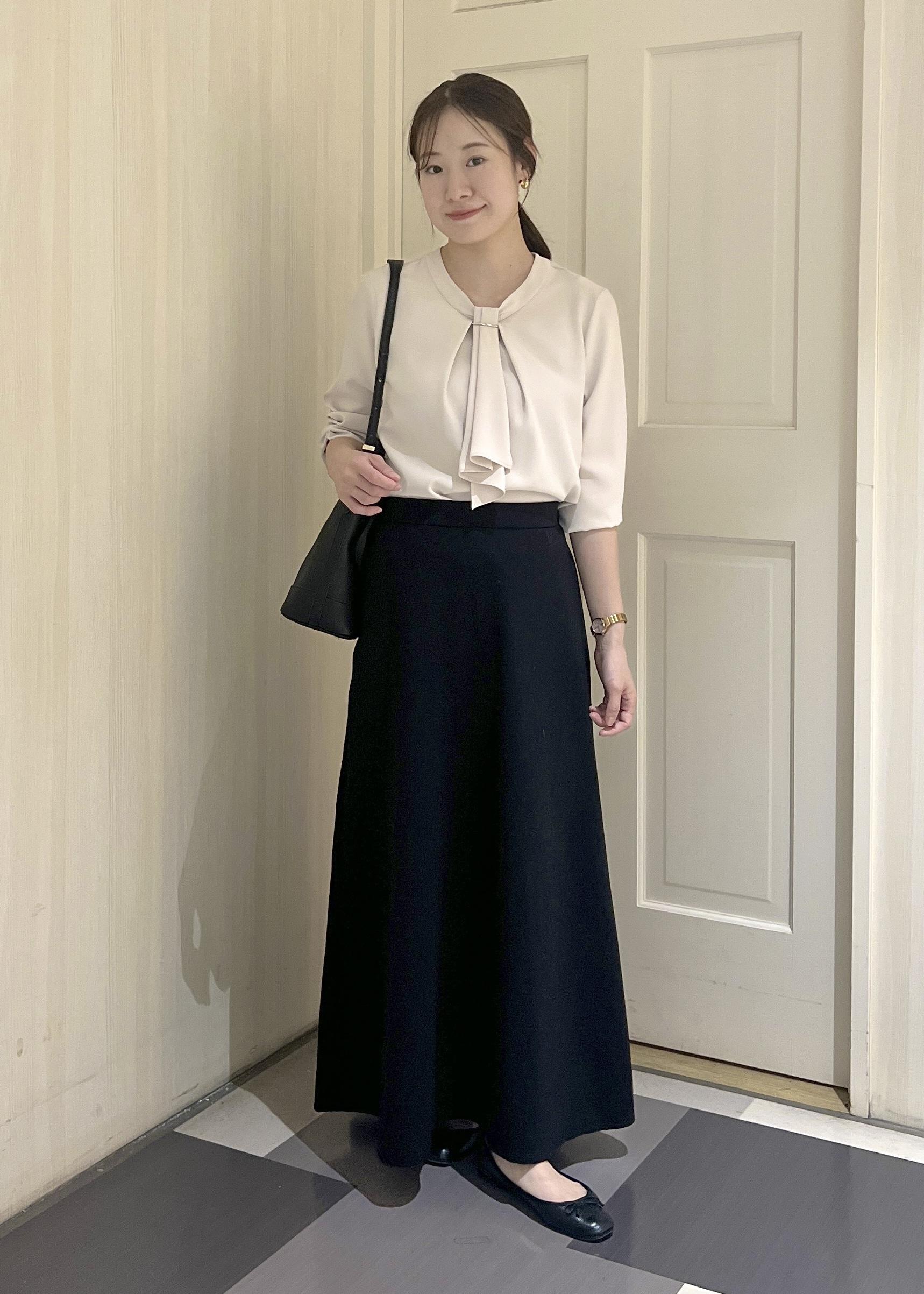 ROPE' PICNICの【WEB限定カラー・サイズ】メタルパーツフロントフリルタイブラウス/通勤対応を使ったコーディネートを紹介します。｜Rakuten Fashion(楽天ファッション／旧楽天ブランドアベニュー)6407216