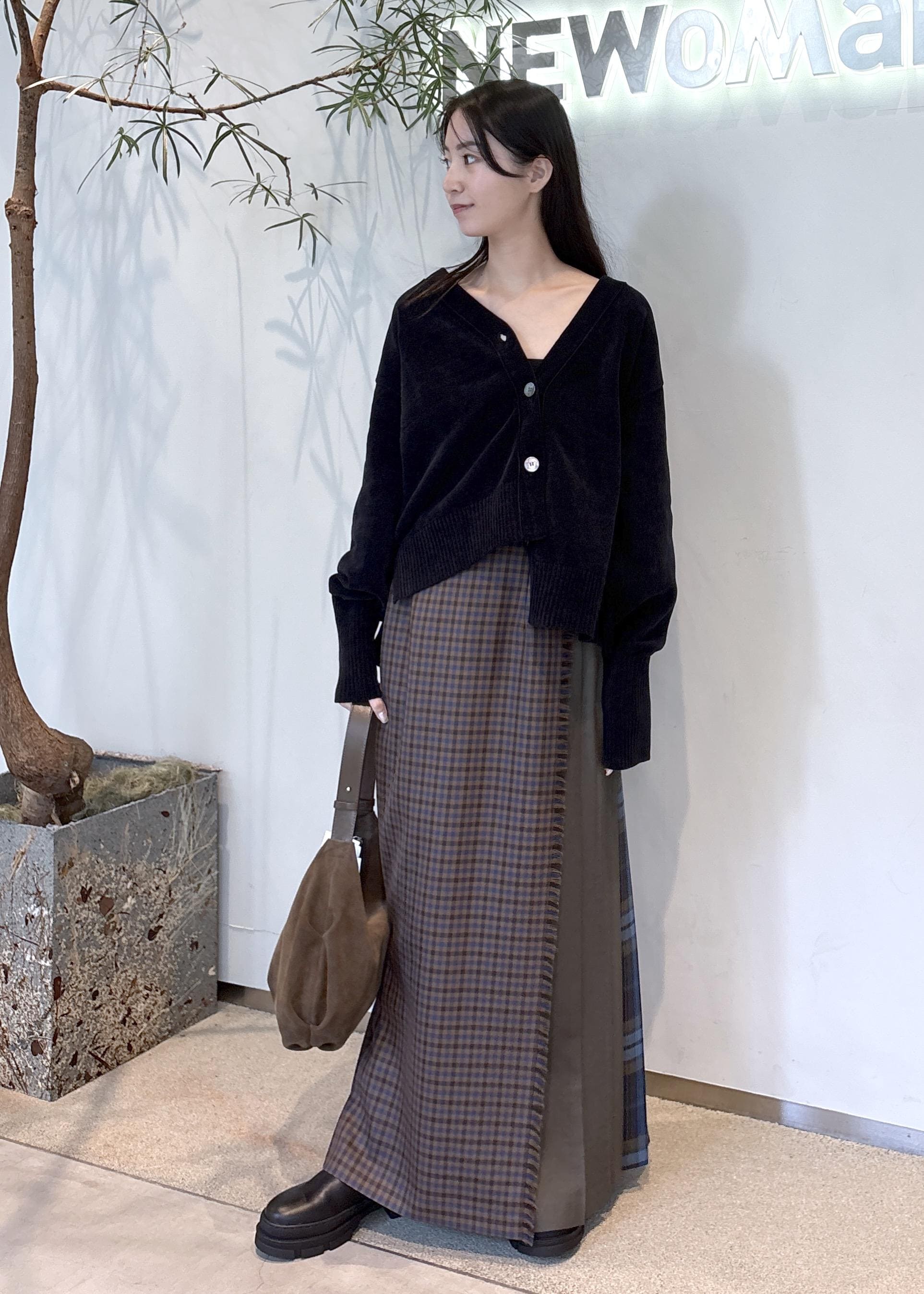 SALON adam et rope'のVネックカーディガン-CreamyCotton /クリーミーコットン-を使ったコーディネートを紹介します。｜Rakuten Fashion(楽天ファッション／旧楽天ブランドアベニュー)6408800