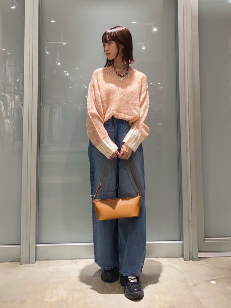 AMERICAN HOLICのモヘアライク配色ニットプルオーバーを使ったコーディネートを紹介します。｜Rakuten Fashion(楽天ファッション／旧楽天ブランドアベニュー)6315633