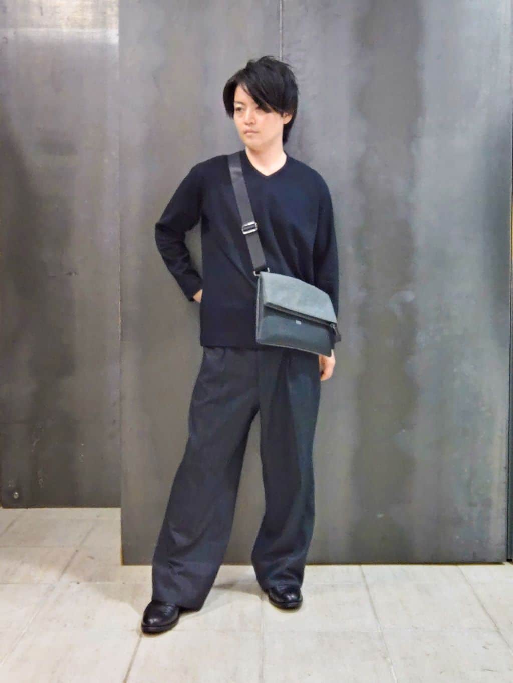 TAKEO KIKUCHIの【尾州織】ブリスタ Vネック カットソーを使ったコーディネートを紹介します。｜Rakuten Fashion(楽天ファッション／旧楽天ブランドアベニュー)6315925