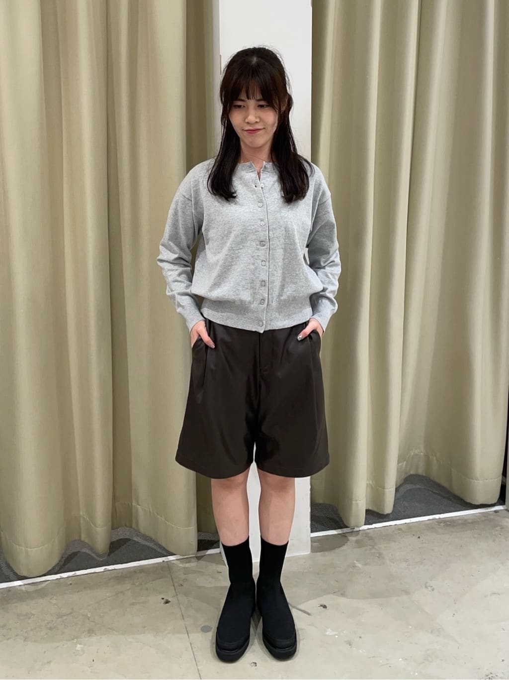 AMERICAN HOLICのソフトコットンクルーネックカーディガンを使ったコーディネートを紹介します。｜Rakuten Fashion(楽天ファッション／旧楽天ブランドアベニュー)6319013