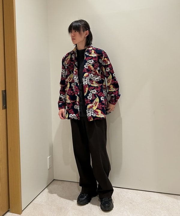 BEAMS OUTLETのコーデュロイ ディスチャージプリント ワークシャツ クラシックフィットを使ったコーディネートを紹介します。｜Rakuten Fashion(楽天ファッション／旧楽天ブランドアベニュー)6320826