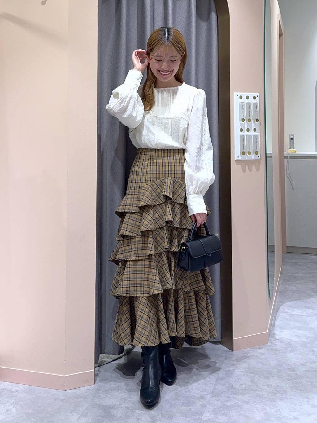 mysty womanのフリルチェックティアードスカートを使ったコーディネートを紹介します。｜Rakuten Fashion(楽天ファッション／旧楽天ブランドアベニュー)6320953