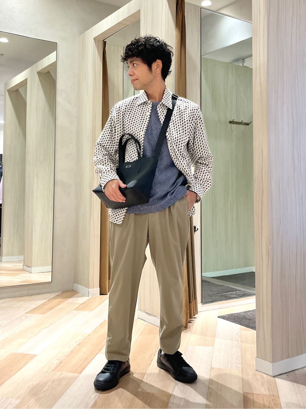 TAKEO KIKUCHIのボーラーハット柄 長袖シャツを使ったコーディネートを紹介します。｜Rakuten Fashion(楽天ファッション／旧楽天ブランドアベニュー)6321155