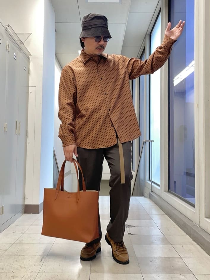 TAKEO KIKUCHIのボーラーハット柄 長袖シャツを使ったコーディネートを紹介します。｜Rakuten Fashion(楽天ファッション／旧楽天ブランドアベニュー)6322747